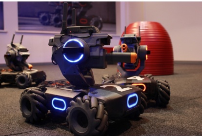 Komandinis žaidimas „Robotų kovos“ Robo arenoje Vilniuje