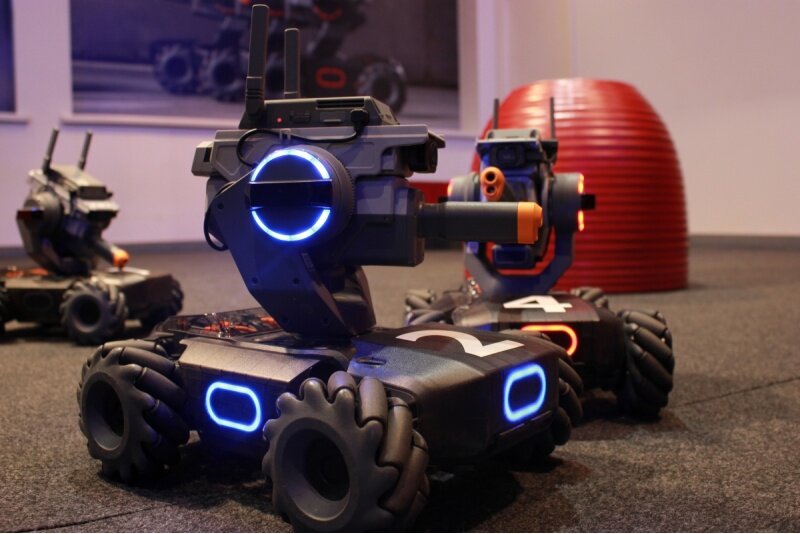 Komandinis žaidimas „Robotų kovos“ Robo arenoje Vilniuje