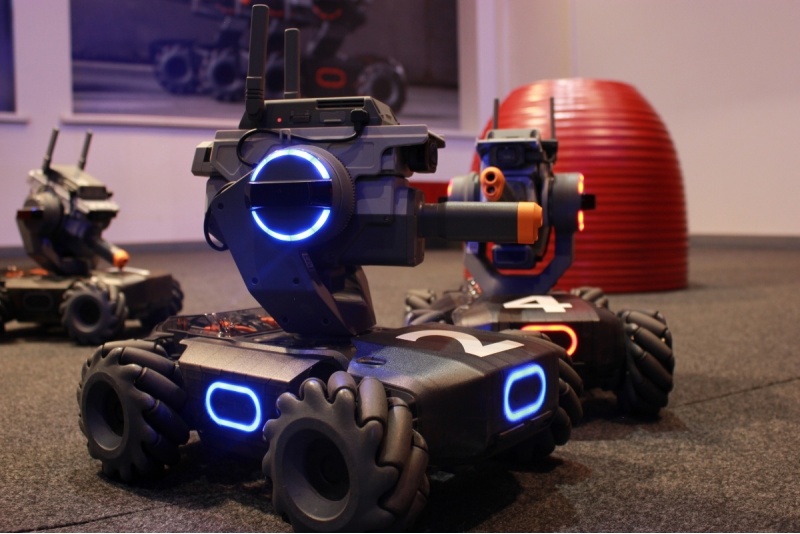 Komandinis žaidimas „Robotų kovos“ Robo arenoje Vilniuje