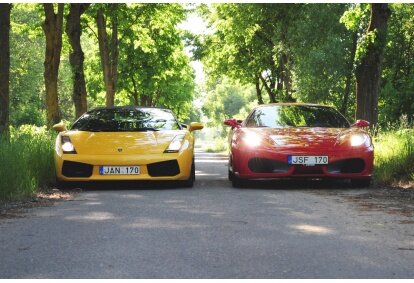 Išbandyk Ferrari F430 V/S Lamborghini Gallardo kelyje pasirinktame mieste
