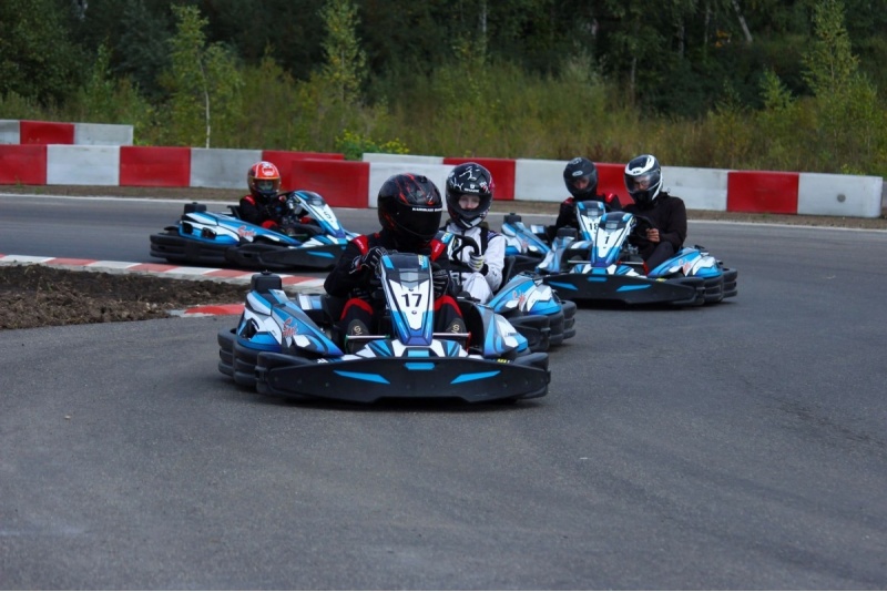 Pasivažinėjimas dviviečiu 13AG kartingu dviem Šiauliuose