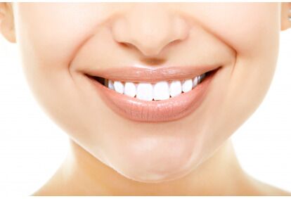 Profesionali burnos higiena + DOVANA odontologijos klinikoje „Šypsenų alėja“ Vilniuje