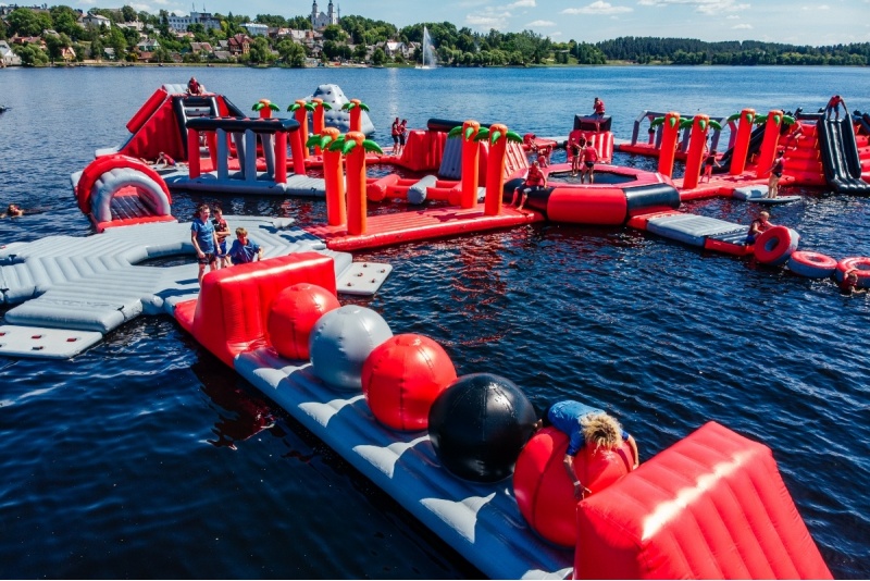 Apsilankymas vandens batutų parke „Water Inn“ Zarasuose