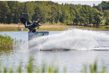 Čiuožimas vandenlente dviem Wake Park Tytuvėnai