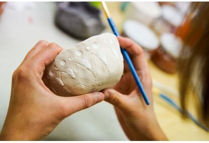 Keramikos užsiėmimas menų studijoje „Artoteka“ Vilniuje