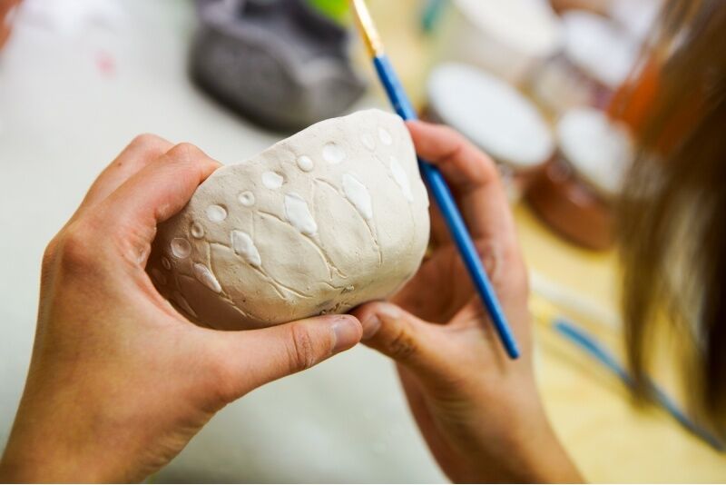 Keramikos užsiėmimas menų studijoje „Artoteka“ Vilniuje