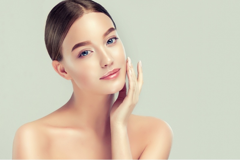 Jauninanti veido procedūra su Guinot Hydradermie Lift aparatu Telšiuose