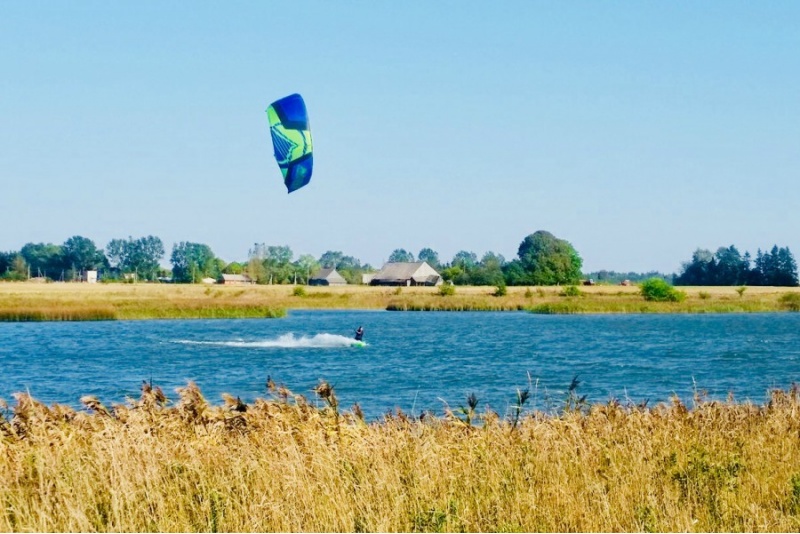 Įvadinė kaitavimo pamoka su „Kitesurfing School“