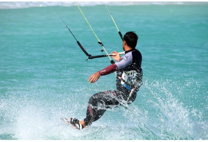 Teorinis ir praktinis kaitavimo kursas „Kitesurfing School“