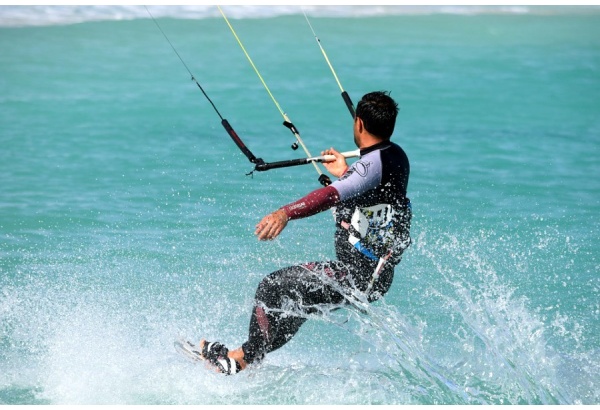 Teorinis ir praktinis kaitavimo kursas „Kitesurfing School“