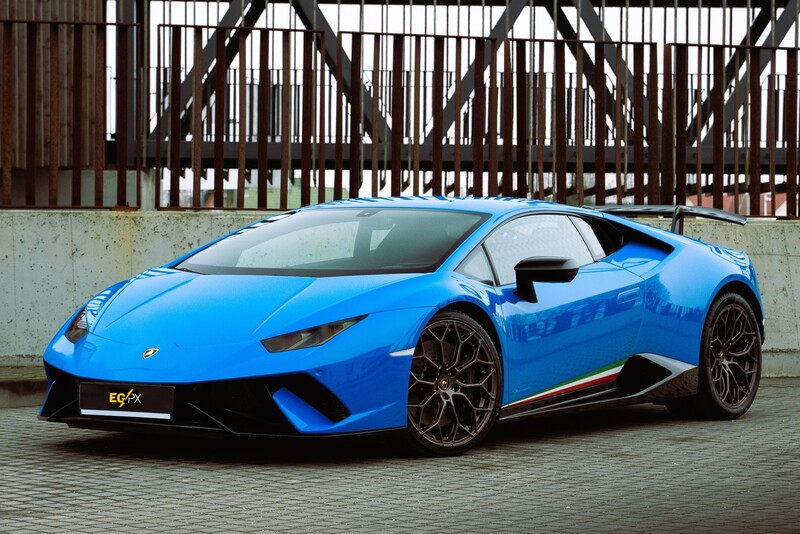 Pasivazinejimas sportiniu automobuliu lamborghini