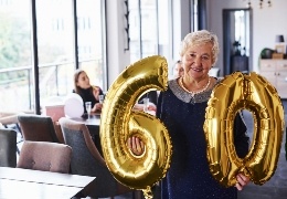 Ką dovanoti 60 jubiliejaus proga moteriai?  TOP 10 idėjų